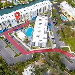 Waterside Retreat: Modern 2Br, Mins To Beach & Apt