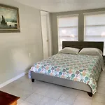 Downtown Sarasota Cottage Near Siesta Key Beaches And Golfing