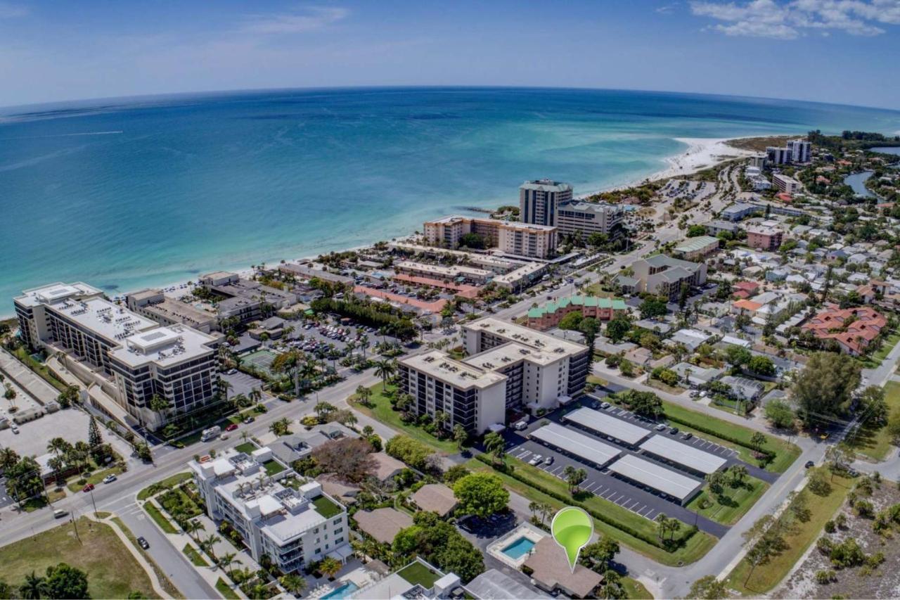 Pelican Gardens * Sarasota