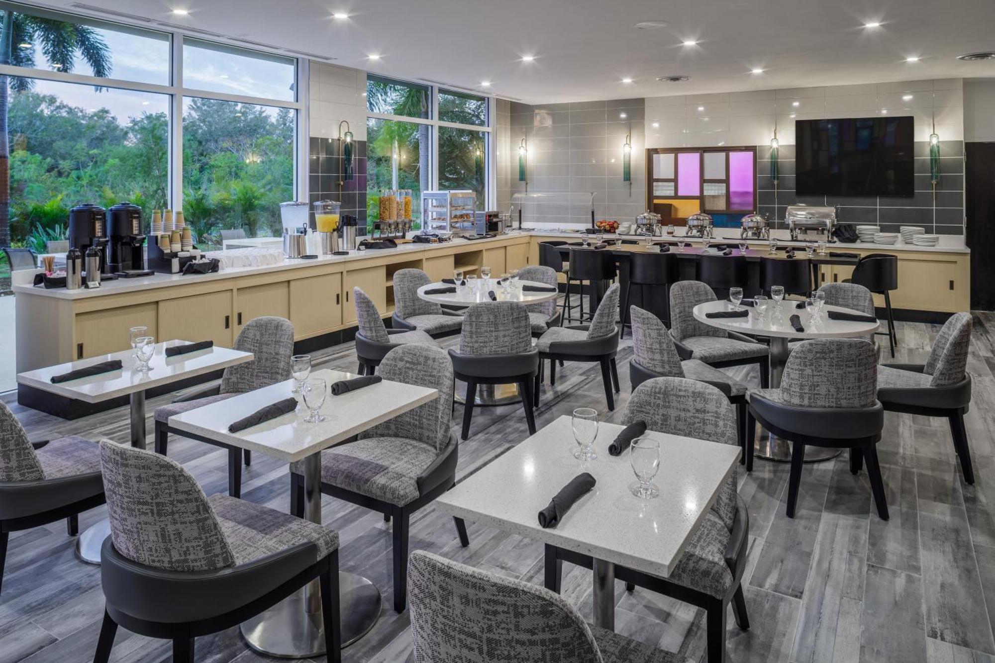 Doubletree By Hilton Bradenton Airport Hotel 4*