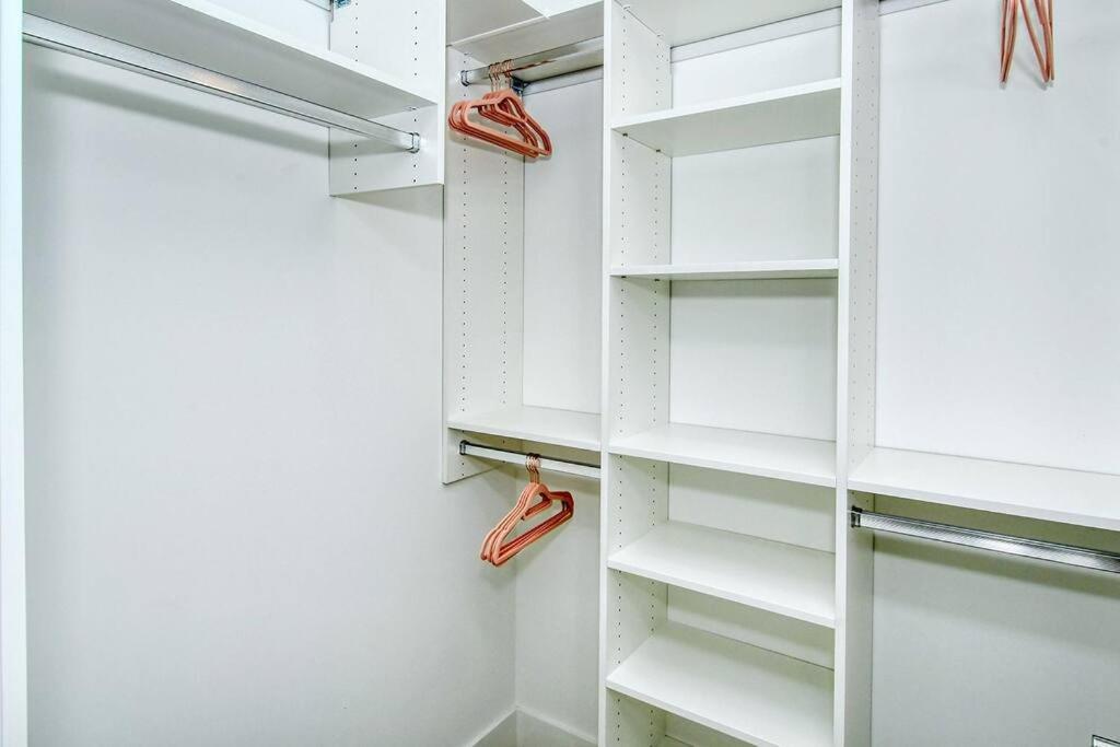 Waterside Retreat: Modern 2br, Mins To & *