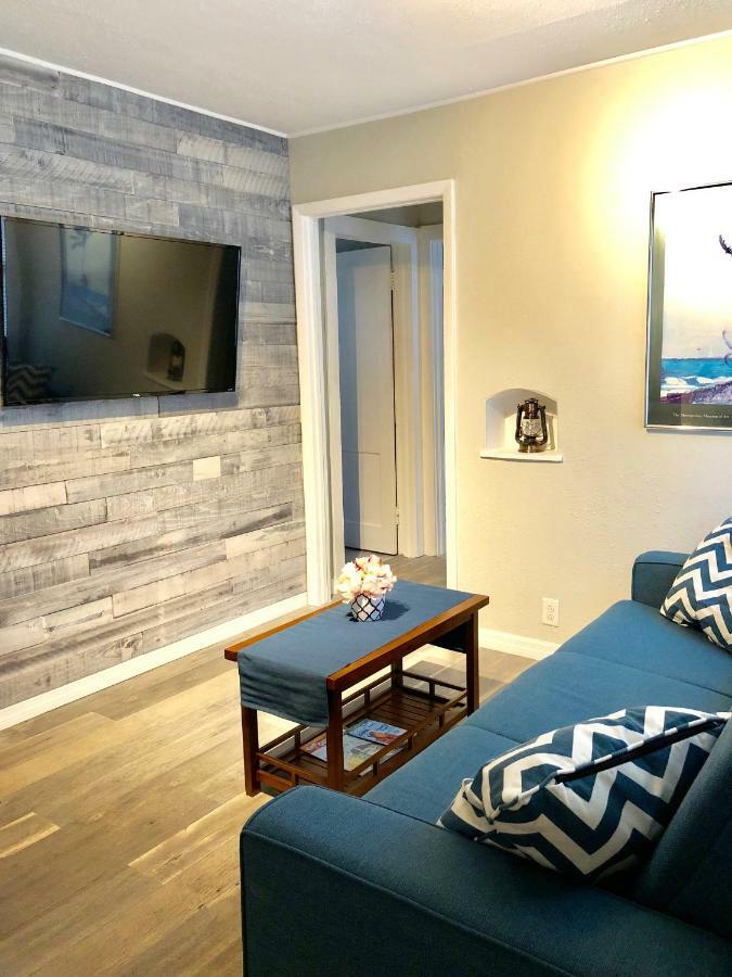 Downtown Near Siesta Key Beaches And Golfing Apartment