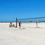 Modern & Fresh - Less Than 3 Miles To The Beach!