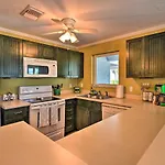 Bright Coastal Condo Walk To Lido Key Beach!