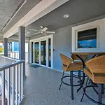 Bright Coastal Condo Walk To Lido Key Beach!