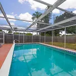 Pool Home - Close To Beaches, Food, Downtown!