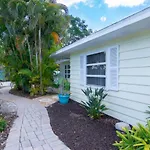 Cozy Tropical Bungalow With Heated Pool