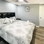 Sarasota Modern, Spacious, Comfy, Queen Beds, Backyard Rental