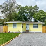 Sarasota Modern, Spacious, Comfy, Queen Beds, Backyard Rental