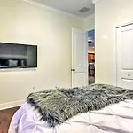 Sunny Sarasota Abode With Yard About 1 Mi To Dtwn!