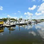 Remodeled, Huge Pool, Tiki Bar & Grill, Quiet Room