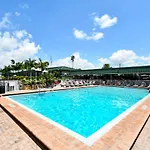 Remodeled, Huge Pool, Tiki Bar & Grill, Quiet Room