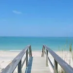 Charming Studio Unit Across From Lido Key Beach