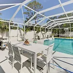Sunny Sarasota Home With Pool Near Siesta Key Beach!