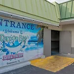 All-New Waterfront With Balcony,Pool,Tiki Bar,Gym