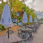 All-New Waterfront With Balcony,Pool,Tiki Bar,Gym