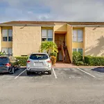 Updated Sienna Park Condo - 4 Miles To Siesta Key!