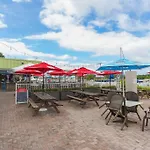 All Brand-New Waterfront-Pool, Tiki Bar, Gym