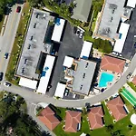 Updated Condo With Pool, Walk To Crescent Beach & Restaurants!