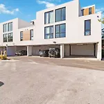 Rosemary District With Patio And In Walking Distance To Downtown And Bay Park