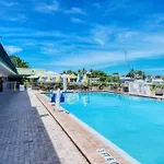 Waterfront Room, Heated Pool, Tiki Bar & Grill !