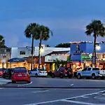 Walkable To Beach, Restaurants, Entertainment!