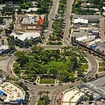 Walkable To Beach, Restaurants, Entertainment!