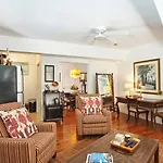 Burns Square Boutique Hotel