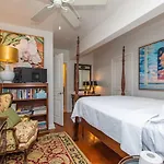 Burns Square Boutique Hotel