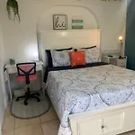 Mini Studio: 10 Min/Siesta Key/Private Entrance/