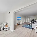 Lido Beach Stylish Coastal Retreat