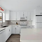 Lido Beach Stylish Coastal Retreat