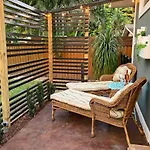 Chic Sarasota Cottage Near Beaches And Downtown!