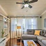 Chic Sarasota Cottage Near Beaches And Downtown!