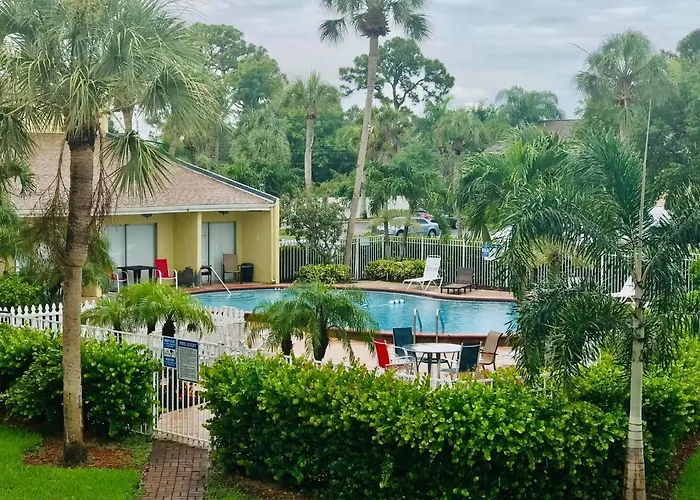 Spacious Condo Close To Siesta
