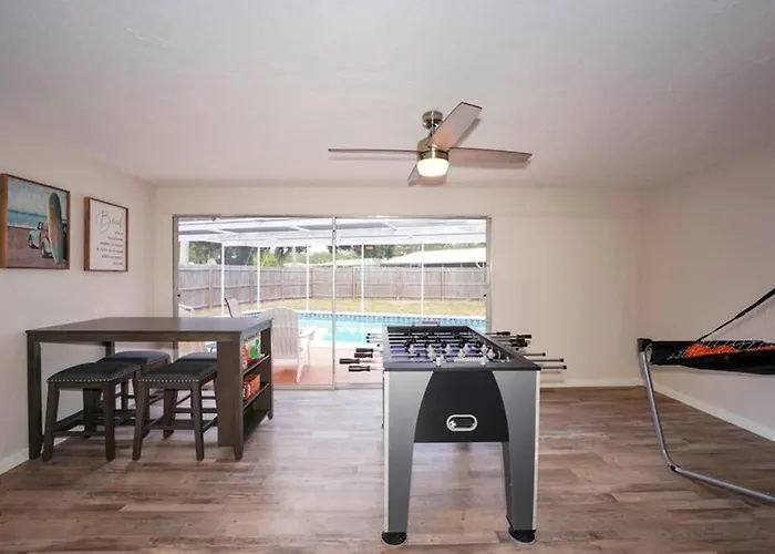 Pool Home - Close To Beaches, Food, Downtown!