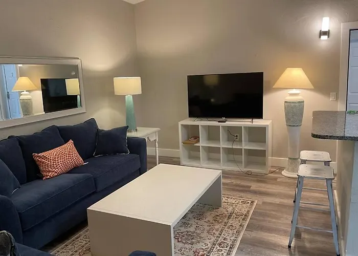 Siesta Key Village-Suite #4: A Block To The Beach!