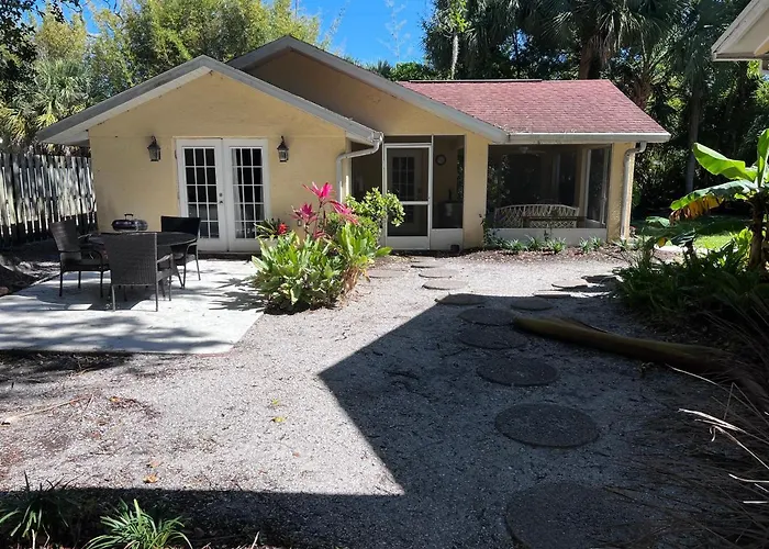 Private Villa With Outside Garden Walk To The Bay And Ringling Museum Minutes From Downtown