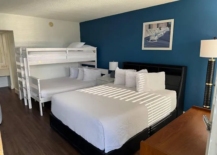 Waterfront Room, Heated Pool, Tiki Bar & Grill !