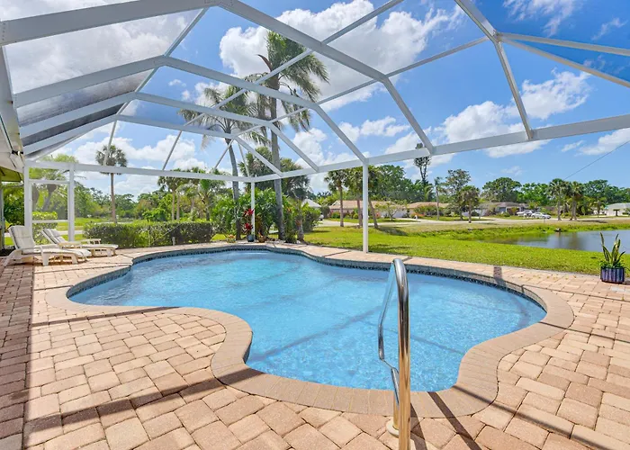 Lanai, Lake And Sunset Views Home In Sarasota