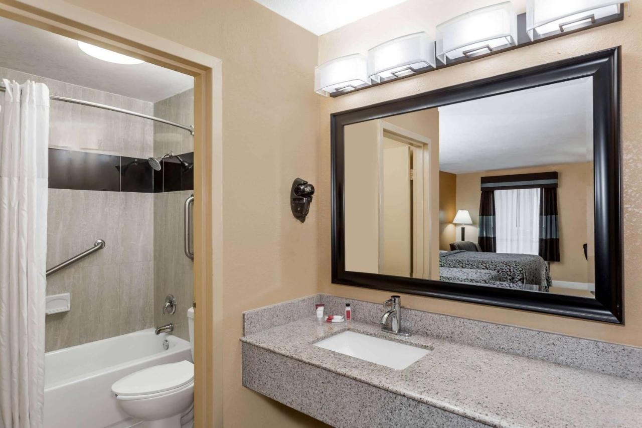 Hotel Days By Wyndham Bay Sarasota