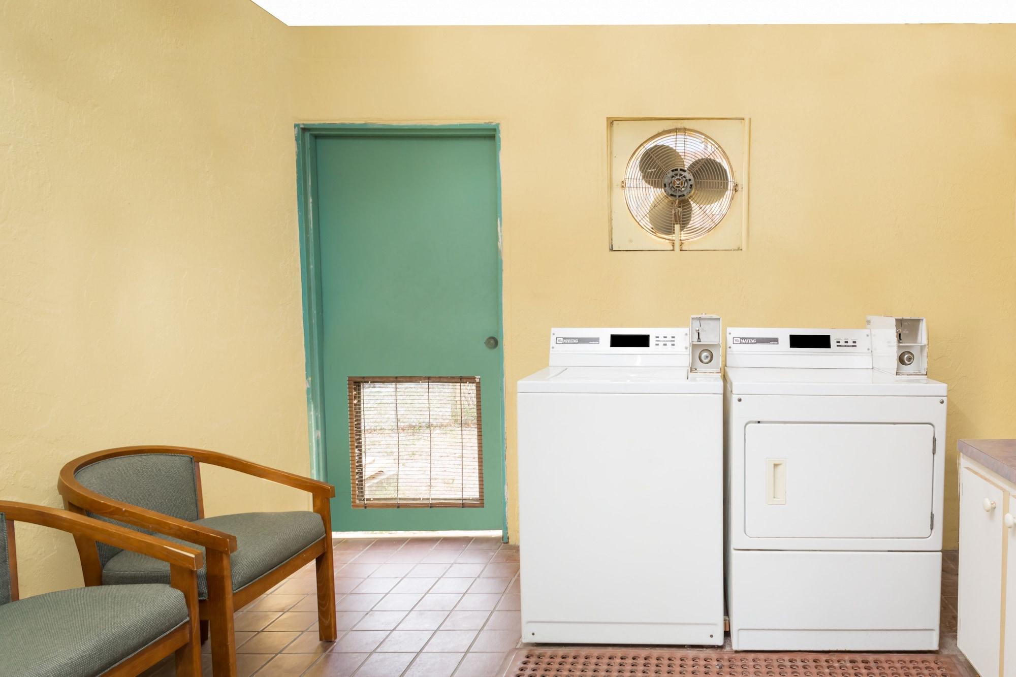 Super 8 By Wyndham Sarasota Near Siesta Key Motel 2*