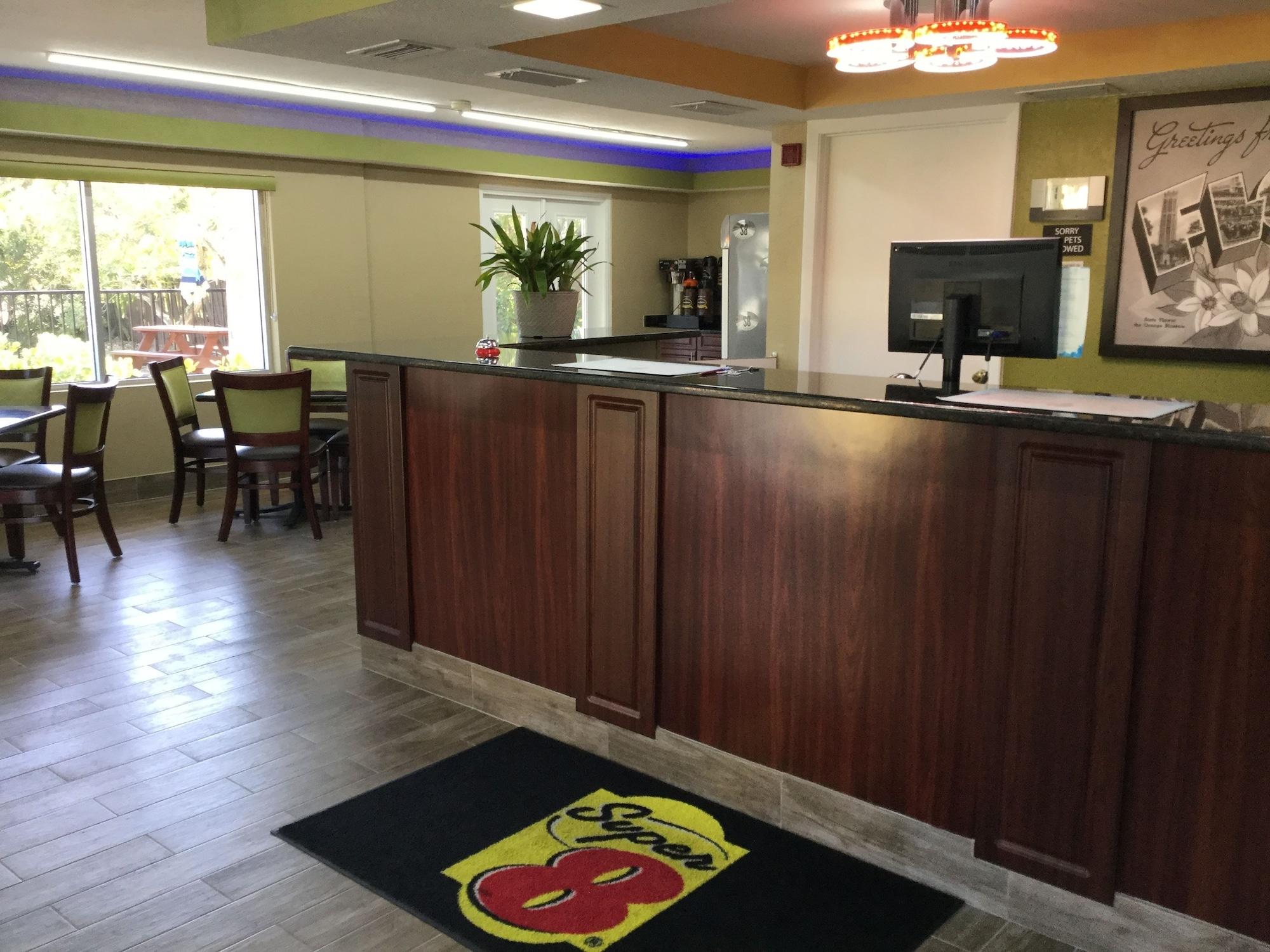 Super 8 By Wyndham Sarasota Near Siesta Key