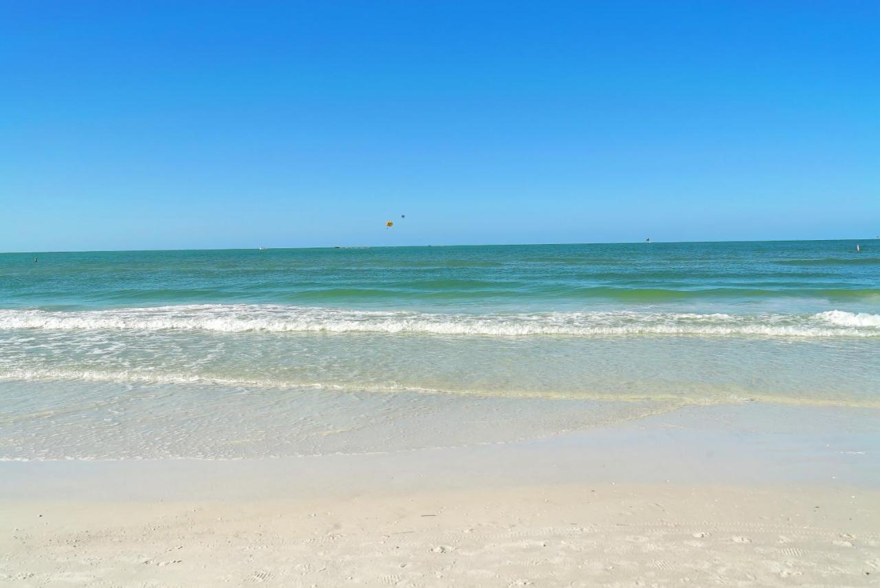 Modern & Fresh - Less Than 3 Miles To The Beach! Holiday home *