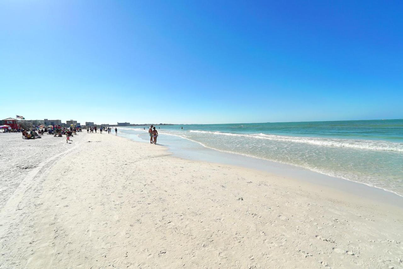 Modern & Fresh - Less Than 3 Miles To The Beach!