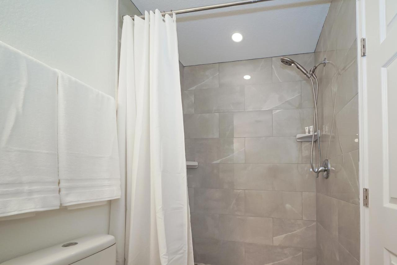 Modern & Fresh - Less Than 3 Miles To The Beach! Holiday home *