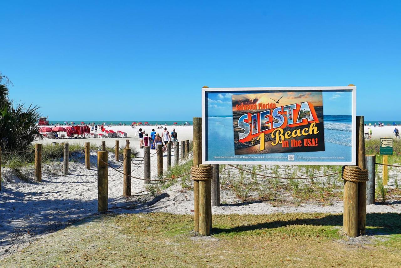 Modern & Fresh - Less Than 3 Miles To The Beach! *