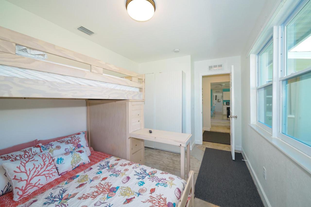 Modern & Fresh - Less Than 3 Miles To The Beach! Holiday home *