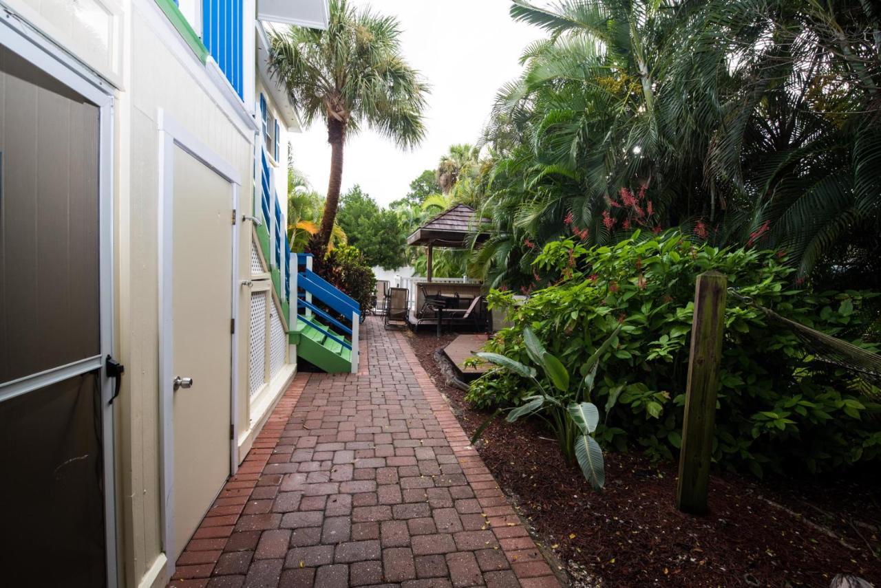 323 Canal Rd - Siesta Key Village *