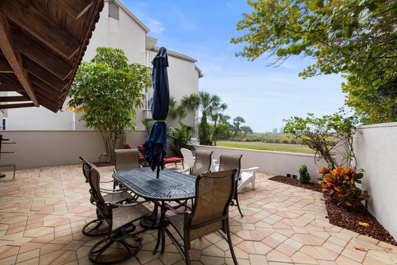 Holiday home New Location, Location, Location! On The Beach, Walk To Village